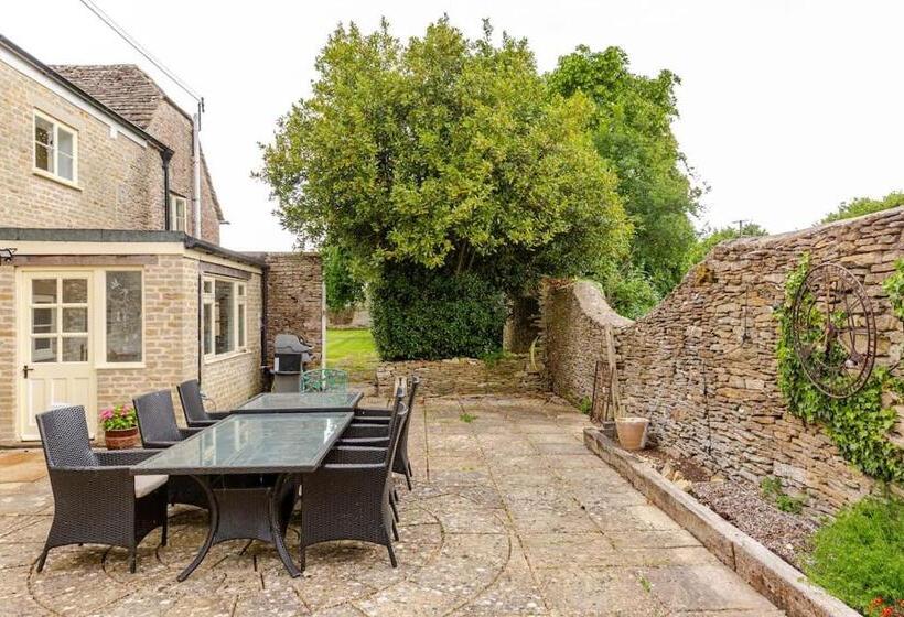 펜션 Furzen Farmhouse