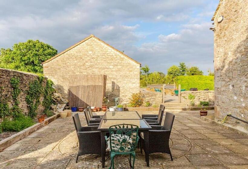 펜션 Furzen Farmhouse