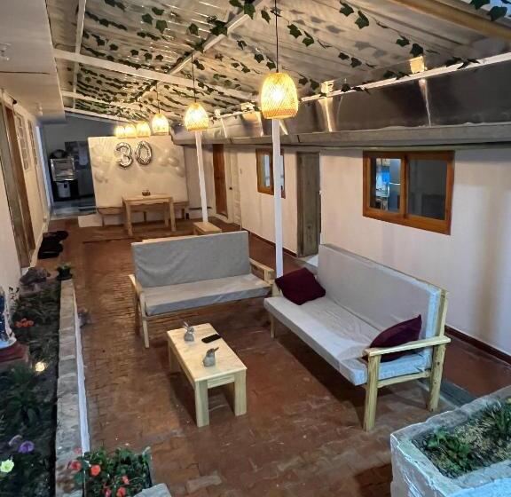 פנסיון Güicani Hostel