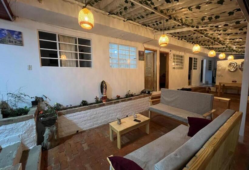 פנסיון Güicani Hostel