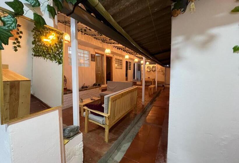 פנסיון Güicani Hostel