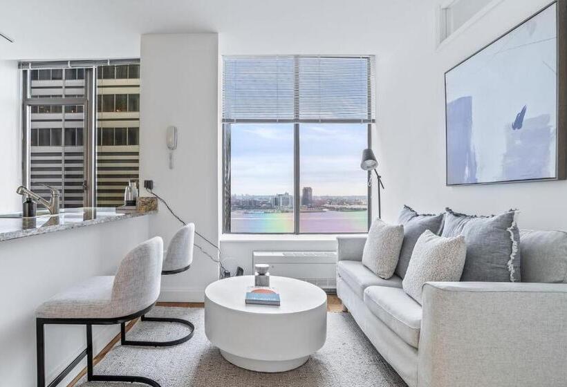 پانسیون Lux Bright Room With Shared Bath Apt