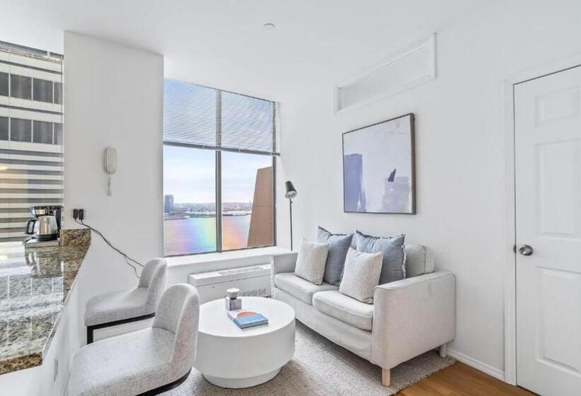 پانسیون Lux Bright Room With Shared Bath Apt