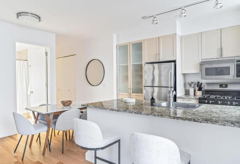 پانسیون Lux Bright Room With Shared Bath Apt