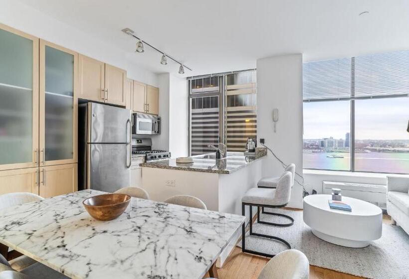 پانسیون Lux Bright Room With Shared Bath Apt