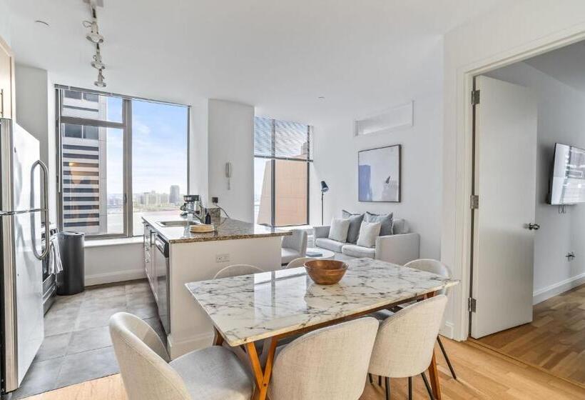 پانسیون Lux Prvt Bath Shared Apt