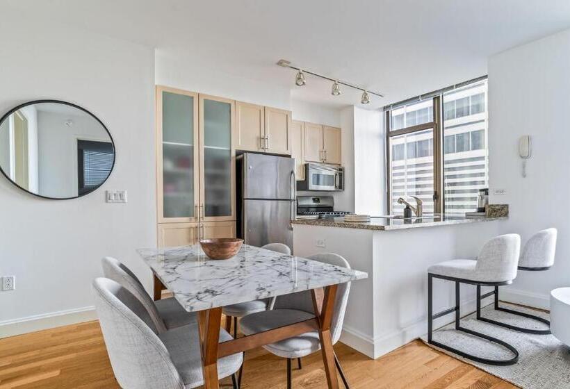 پانسیون Lux Room With Shared Bath Apt