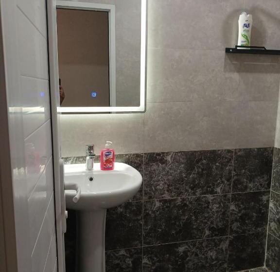 بنسيون Madoyans Rest House