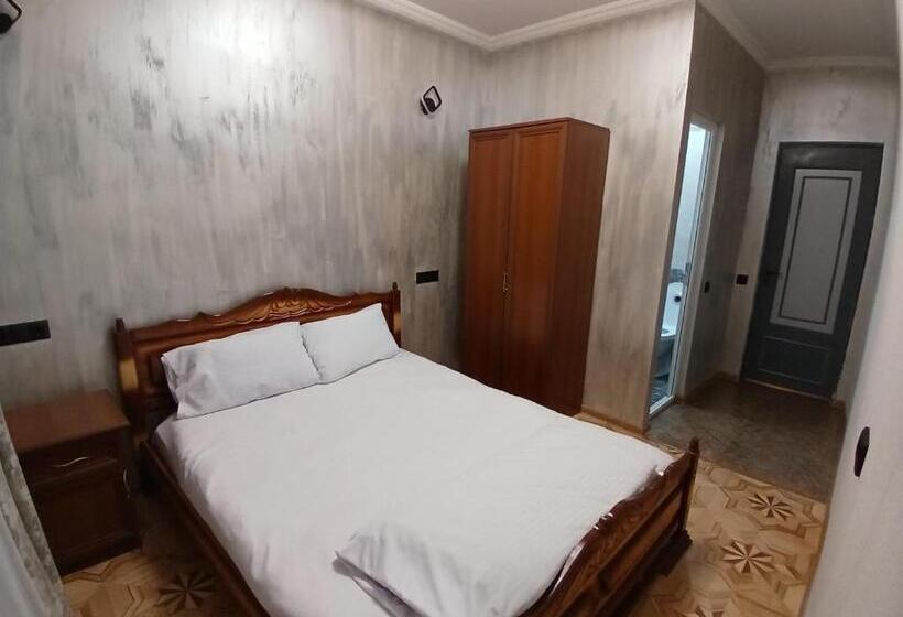 بنسيون Madoyans Rest House