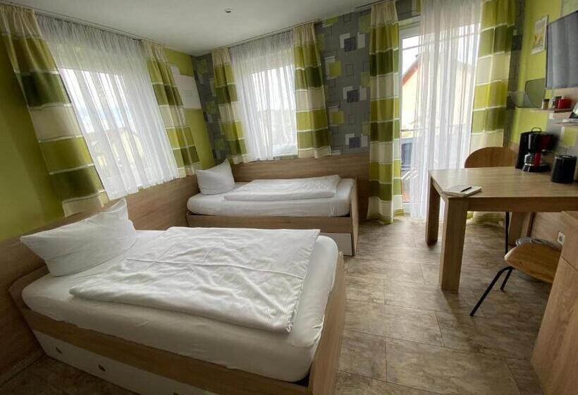 Пансион Monteurwohnung Am Kirchberg