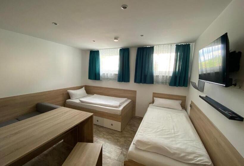 Пансион Monteurwohnung Am Kirchberg