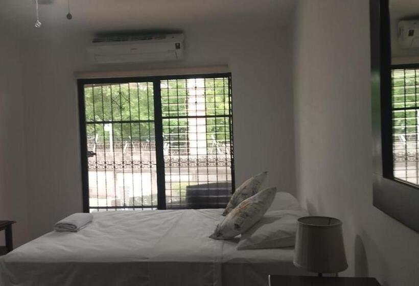 Пансион Paseo Las Colinas