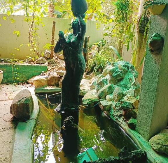 פנסיון Riverside Villa