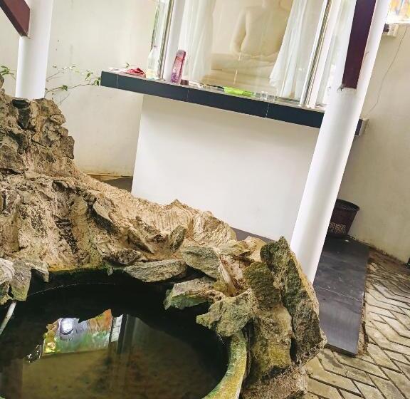 פנסיון Riverside Villa