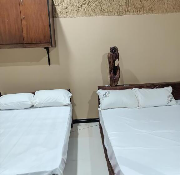 פנסיון Riverside Villa