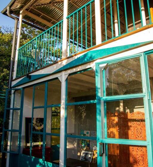 پانسیون Shromantic Garden