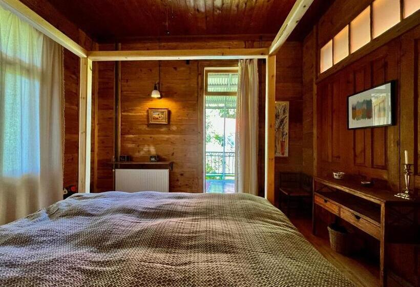 پانسیون Shromantic Garden