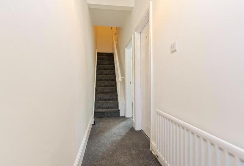 펜션 Suite #1 Central Location Private Ensuite, Smart Tv, Fast Wifi And Free Parking By Yoko Proper