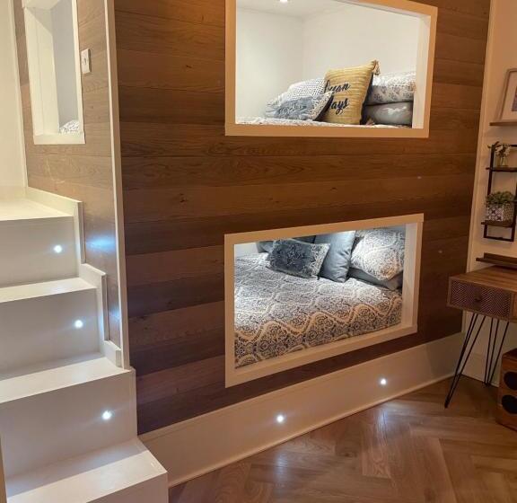 بنسيون The Coachmans Cottage