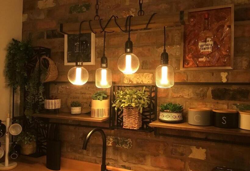 بنسيون The Coachmans Cottage