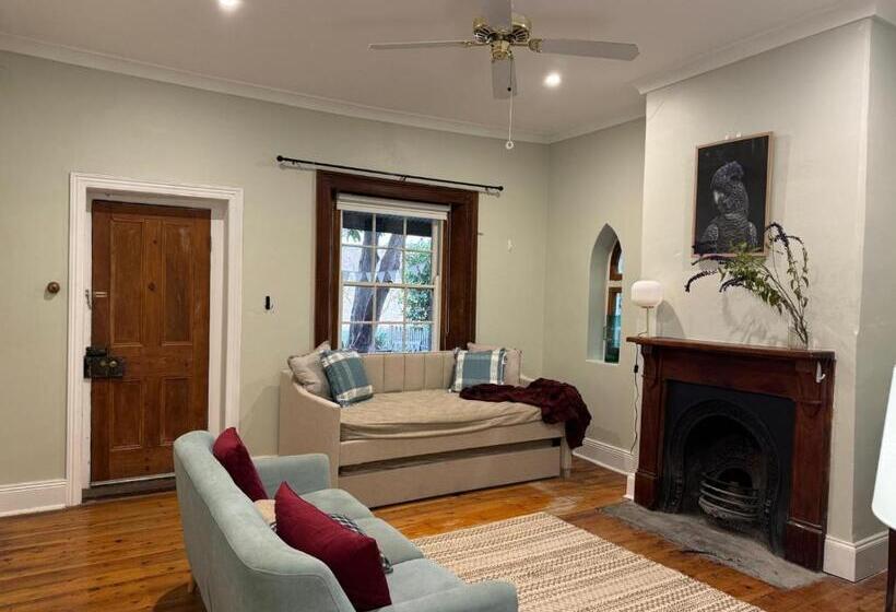 Пансион The Garden Cottage