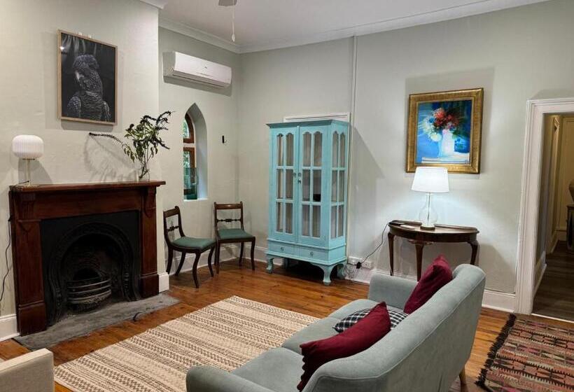 Пансион The Garden Cottage