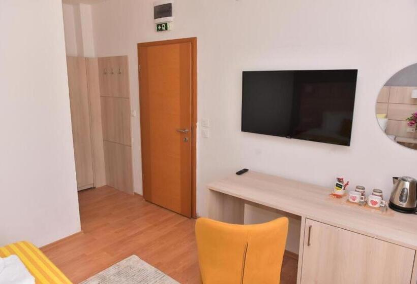 پانسیون Villa Milenium