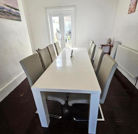 Пансион Yps Seaview Apartments