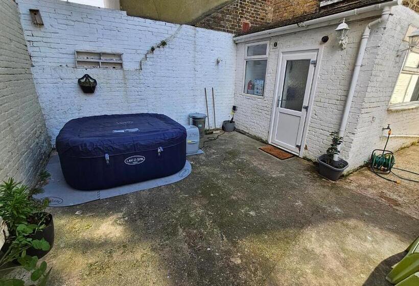 Пансион Yps Seaview Apartments