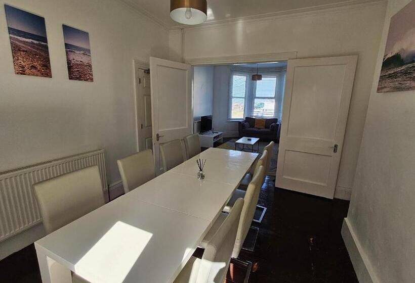 Пансион Yps Seaview Apartments