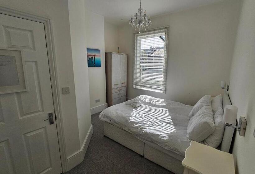 Пансион Yps Seaview Apartments