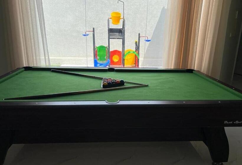 Resort شاليهات ديرموند الفندقية بألعاب مائية