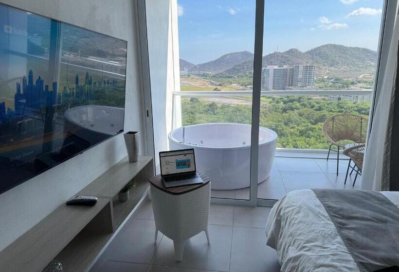 Suite Lujosa Con Jacuzzi Piso 14 Vista Al Mar