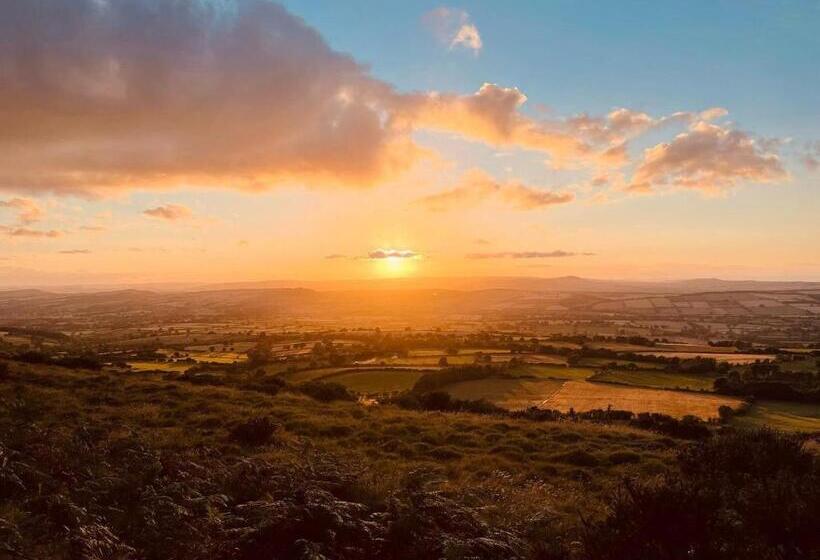 The Old School House Bed & Breakfast