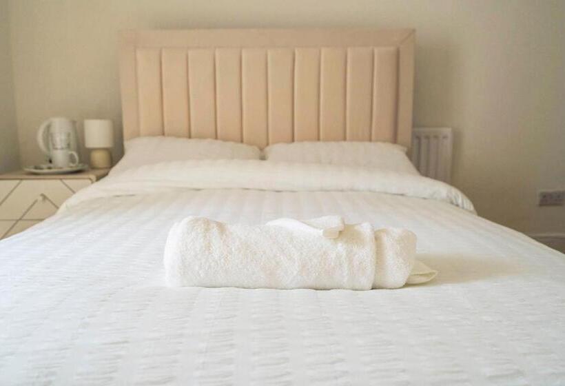 Общежитие Majestic Inn