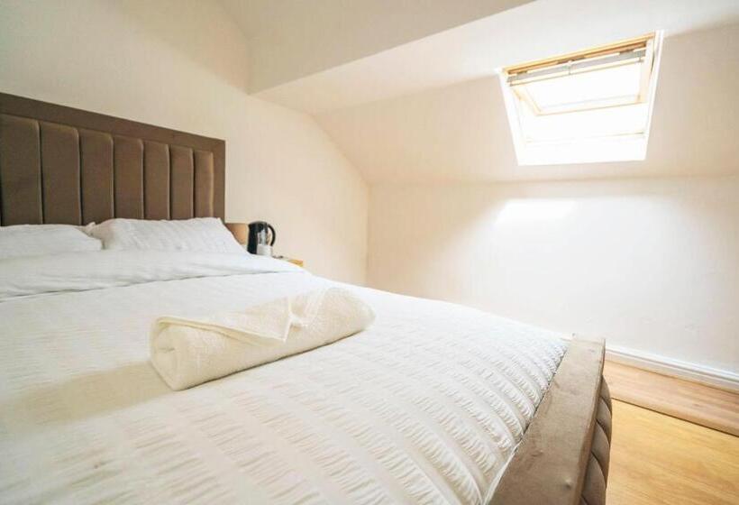 Общежитие Majestic Inn