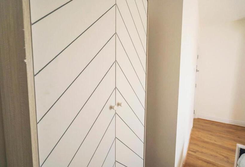 Общежитие Majestic Inn