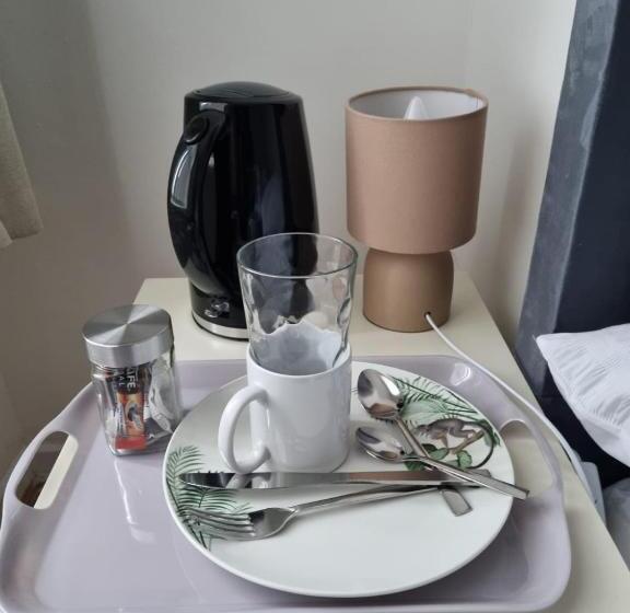 Общежитие Majestic Inn