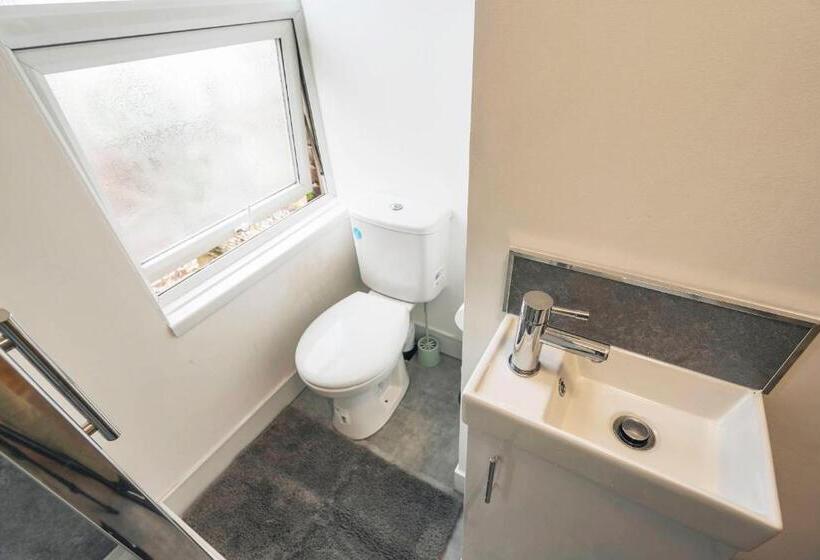 Общежитие Majestic Inn