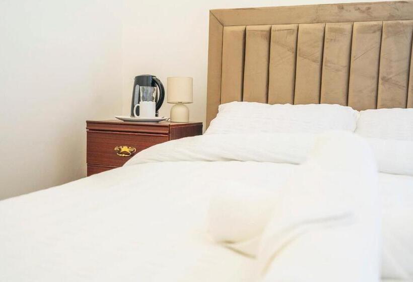 Общежитие Majestic Inn