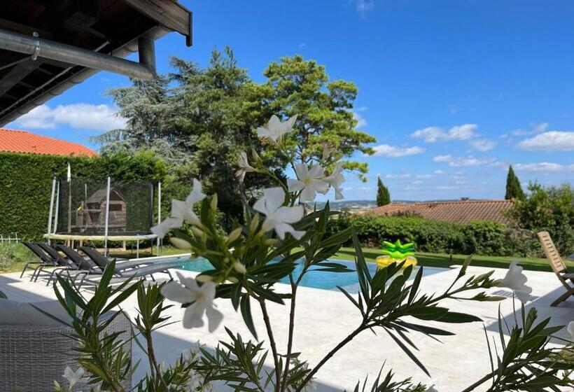 مبيت وإفطار A L Ombre Des Cyprès