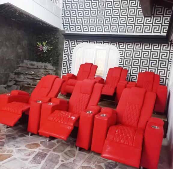 Bed and Breakfast Epic Manor