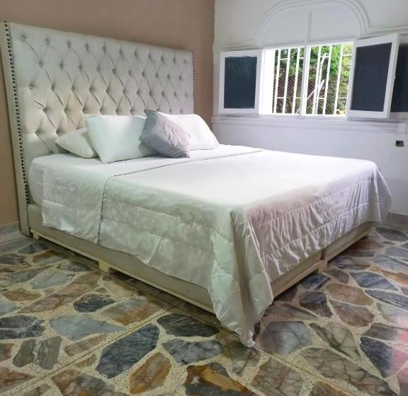 Bed and Breakfast Epic Manor