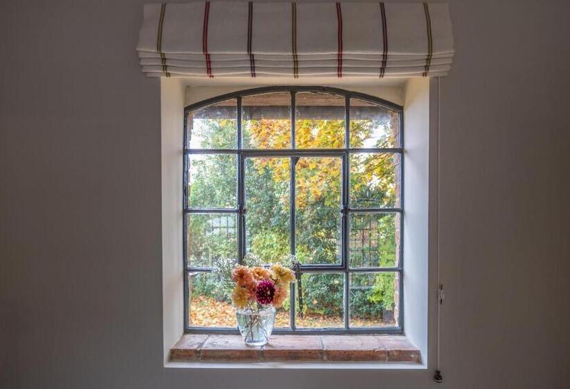 مبيت وإفطار Home Farm House