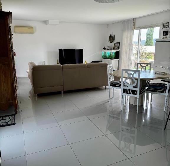 צימר La Maison Des Tarentes