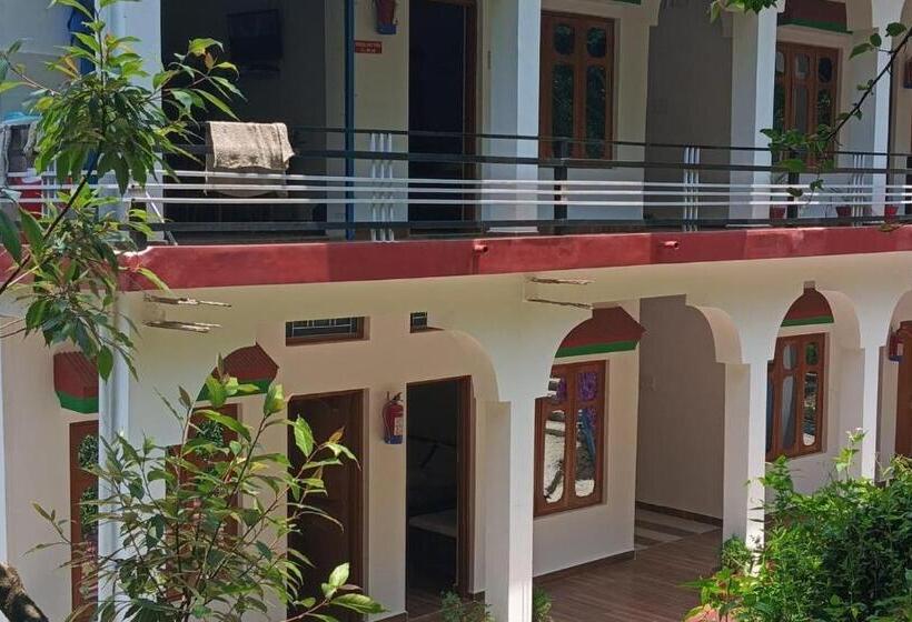 Bed and Breakfast Shri Sher Palace By Stayapart