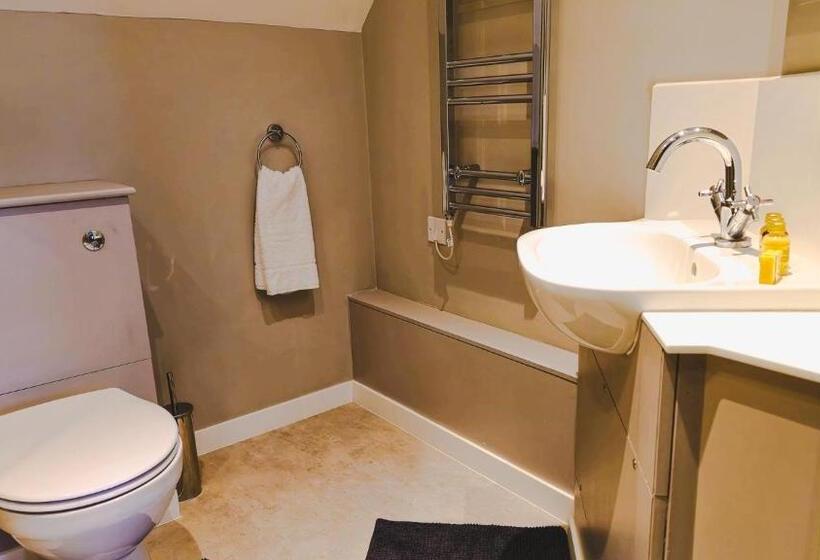 צימר The Bat And Ball