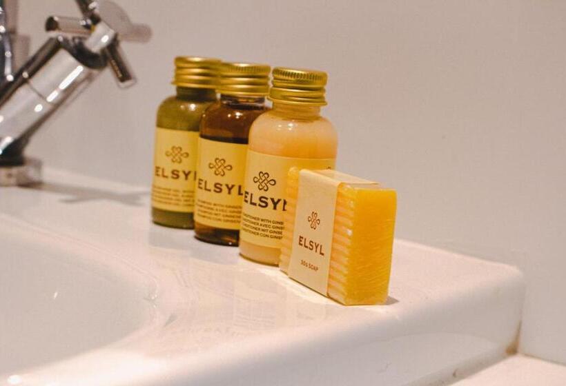 צימר The Bat And Ball