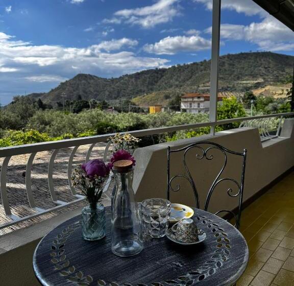 مبيت وإفطار Vida Locrese Con Piscina Salata