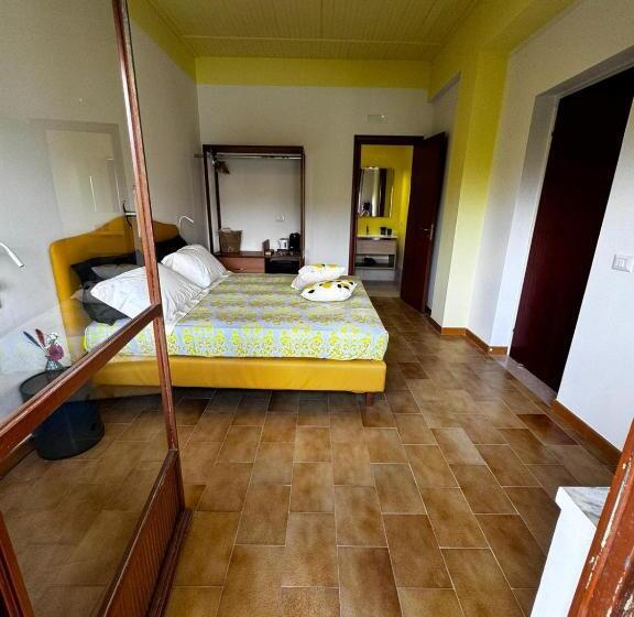 مبيت وإفطار Vida Locrese Con Piscina Salata